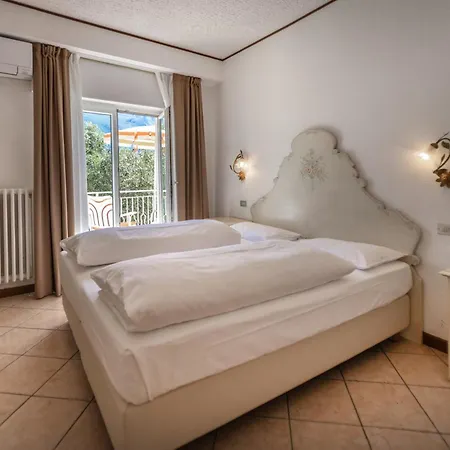 Hotel Villa Margherita Limone sul Garda Exterior photo