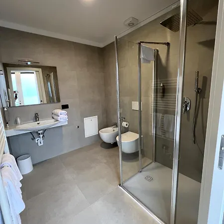 Hotel Villa Margherita Limone sul Garda Exterior photo