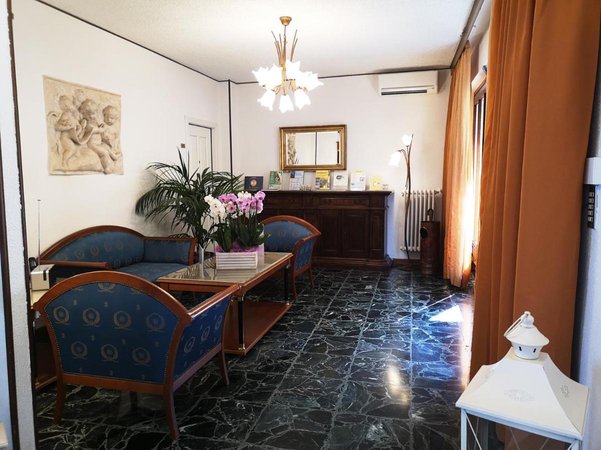 Margherita Hotel 2*